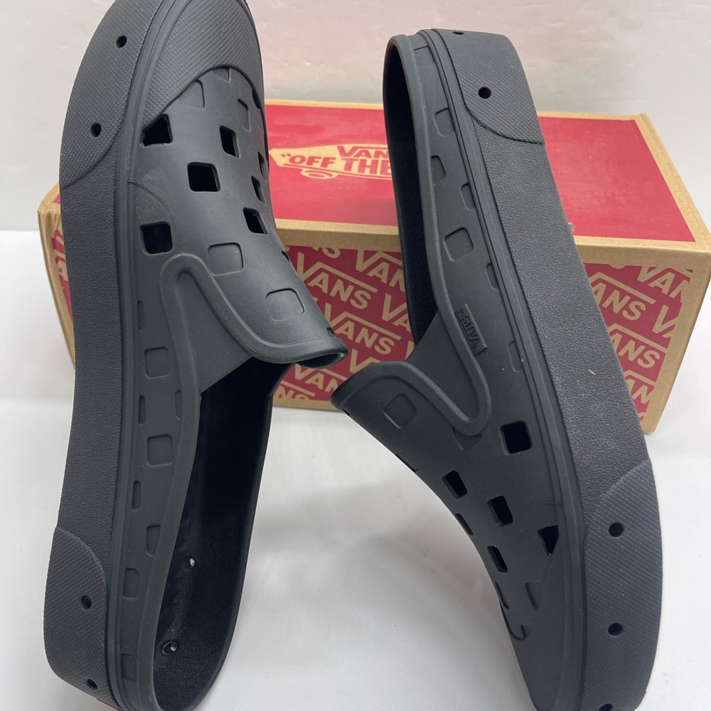 Vans Slip-On Clogs Slip-On Mule Trk
Black
VN0005V8BLK Tracking Sneakers - Picture 14 of 16